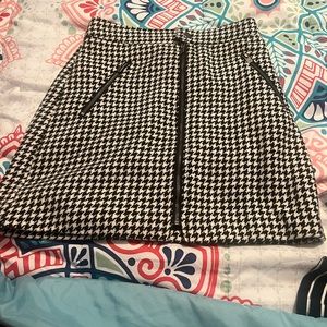 Hollister Black and White Printed Skirt